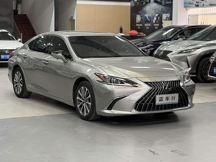 Фото 3 - Lexus ES