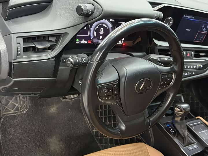 Фото 4 - Lexus ES