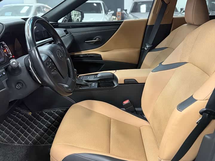 Фото 5 - Lexus ES