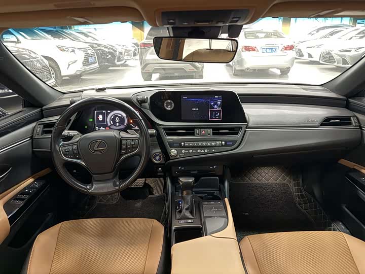 Фото 7 - Lexus ES