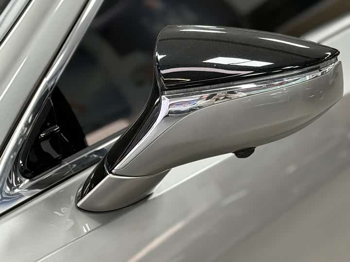 Фото 8 - Lexus ES