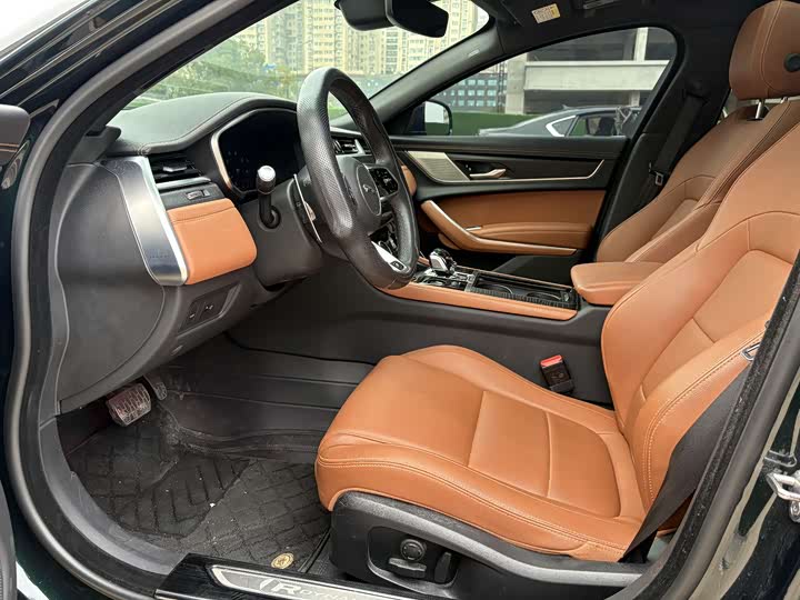 Фото 4 - Jaguar XF L