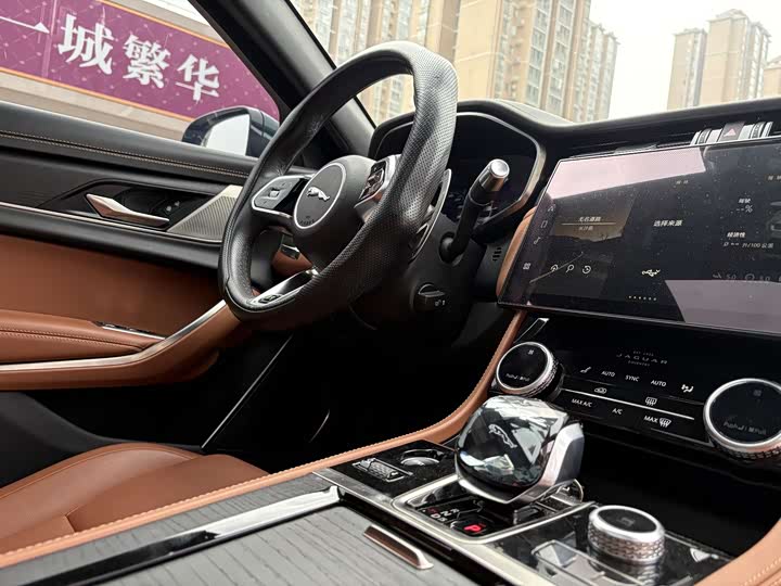 Фото 9 - Jaguar XF L