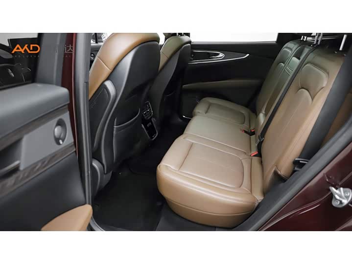 Фото 7 - Lincoln Nautilus