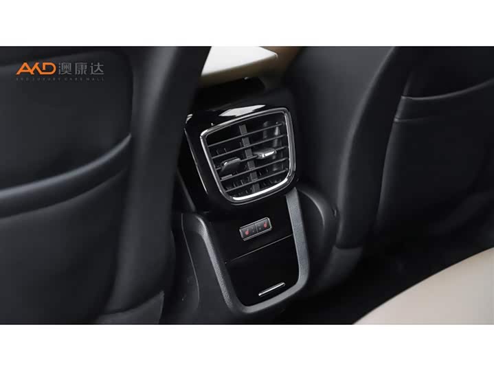 Фото 9 - Lincoln Nautilus