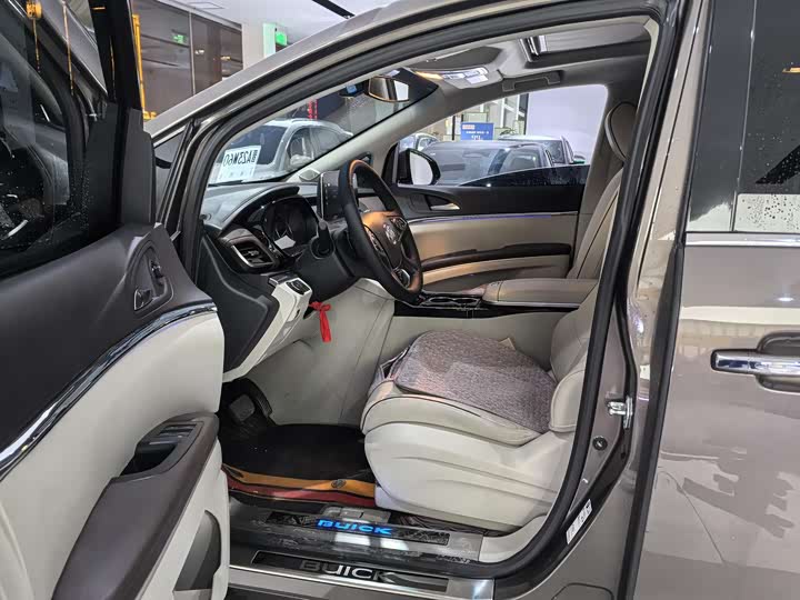 Фото 2 - Buick GL8 ES