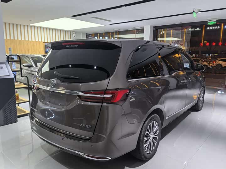 Фото 9 - Buick GL8 ES