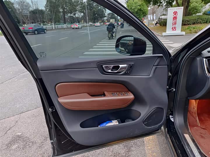 Фото 6 - Volvo XC60