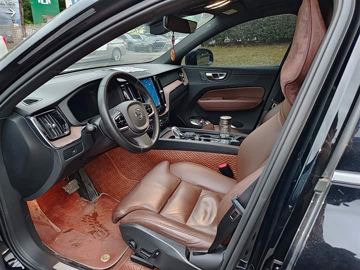 Фото 7 - Volvo XC60