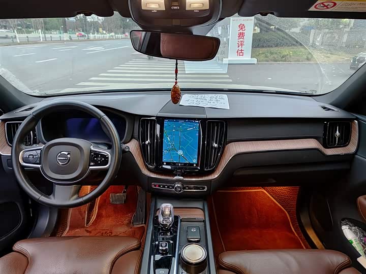 Фото 9 - Volvo XC60