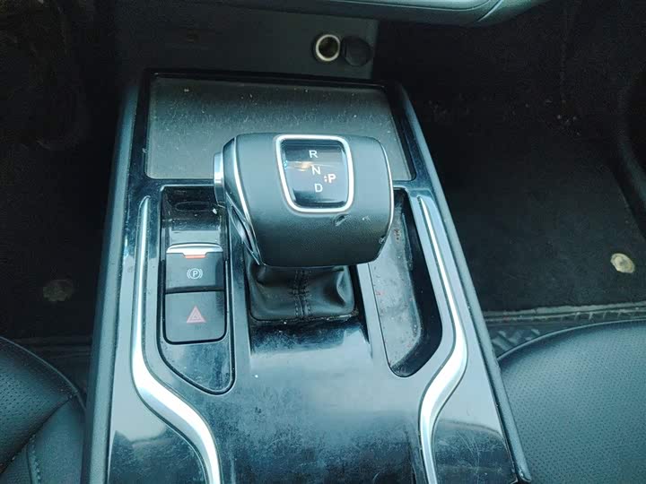 Фото 7 - Hongqi E-QM5