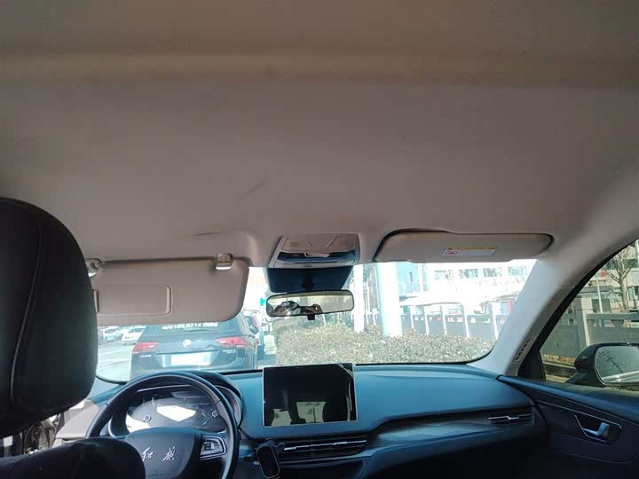 Фото 9 - Hongqi E-QM5