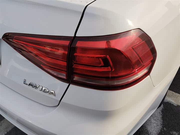 Фото 8 - Volkswagen Lavida