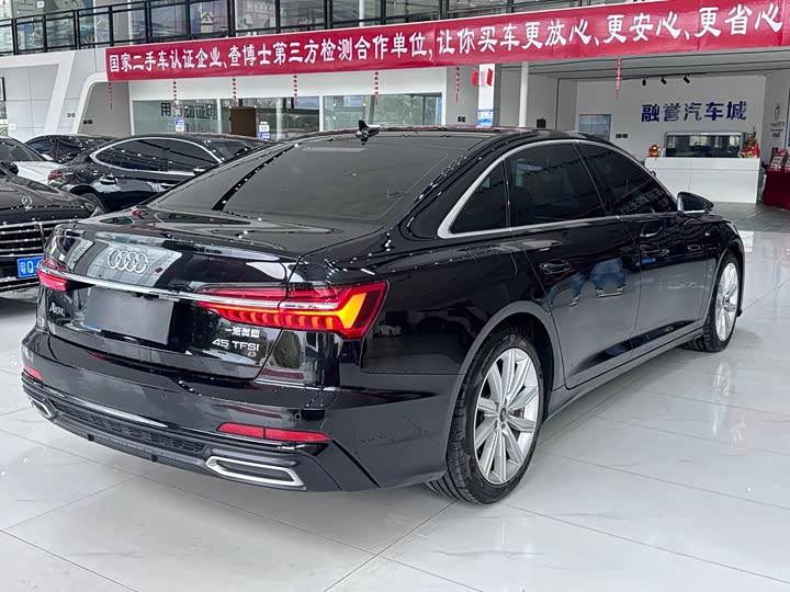 Фото 7 - Audi A6L