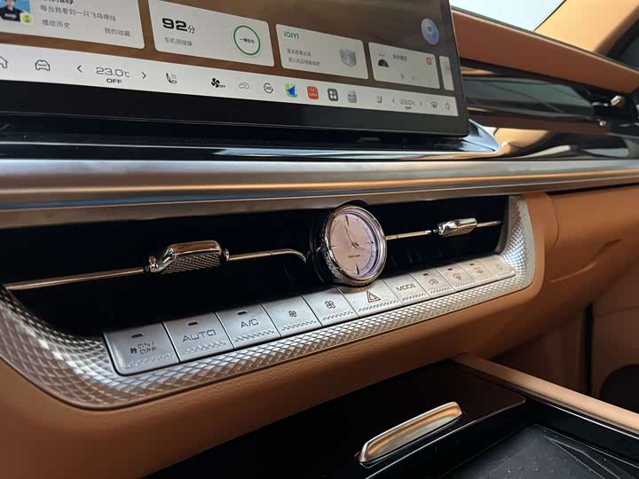 Фото 8 - Tank 500 Hybrid