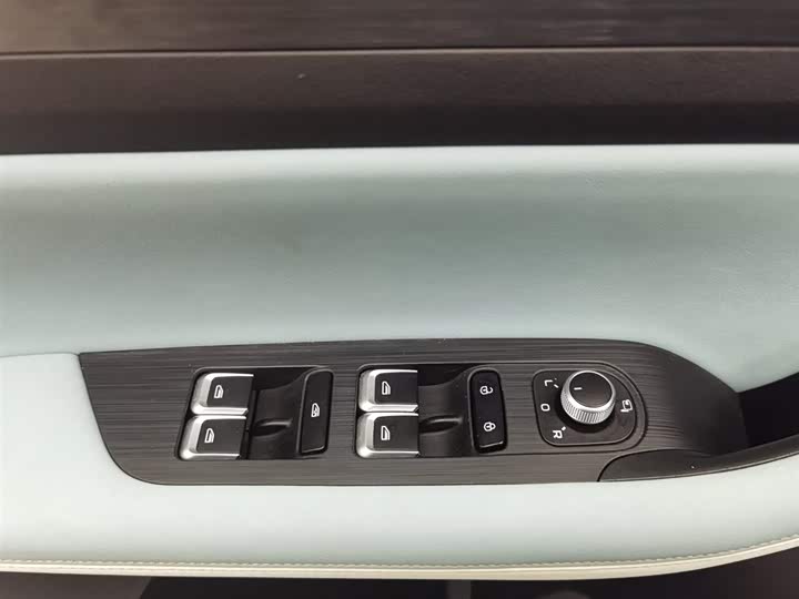 Фото 9 - Geely Emgrand GS