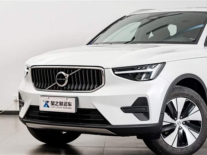 Фото 3 - Volvo XC40