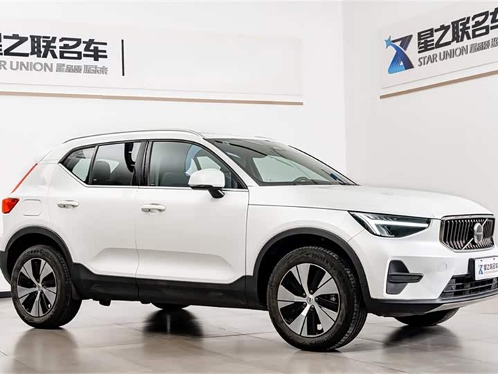 Фото 6 - Volvo XC40