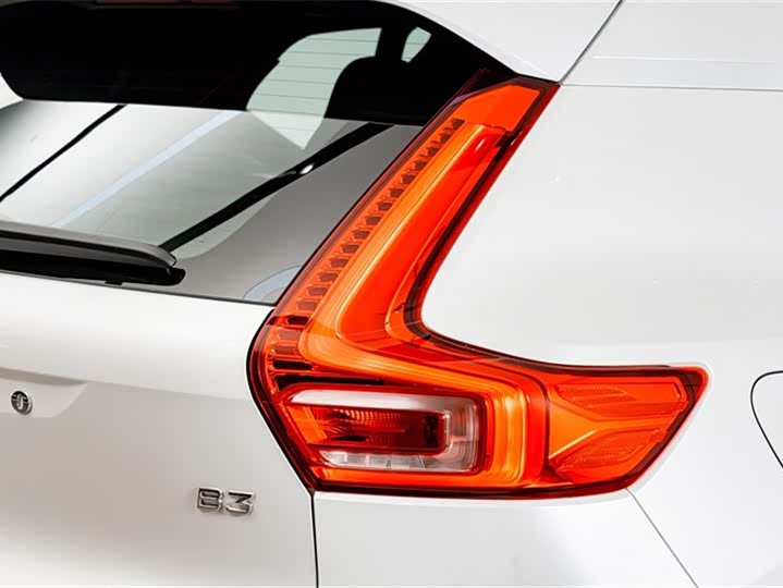 Фото 9 - Volvo XC40