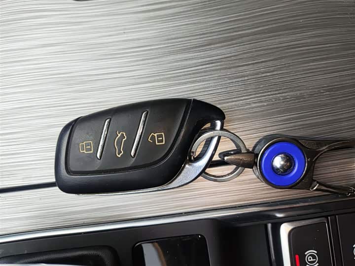 Фото 9 - Roewe RX5