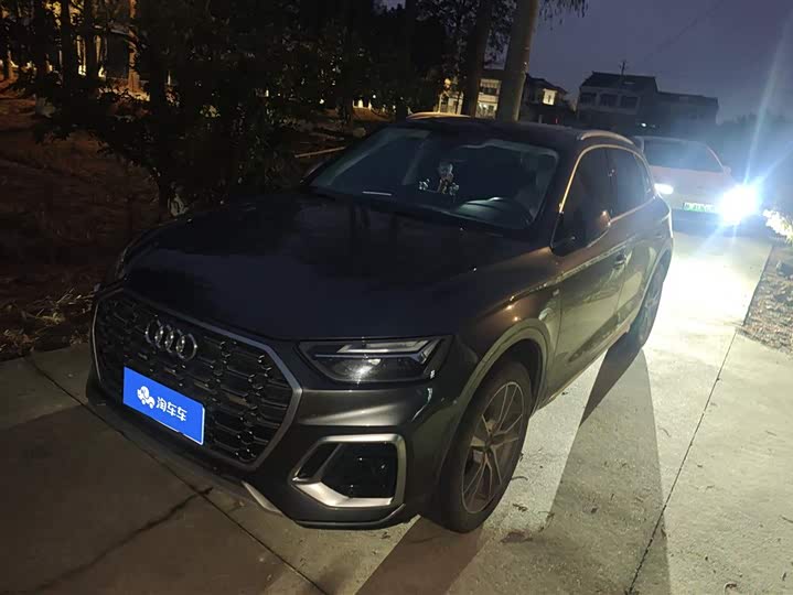 Фото 1 - Audi Q5L