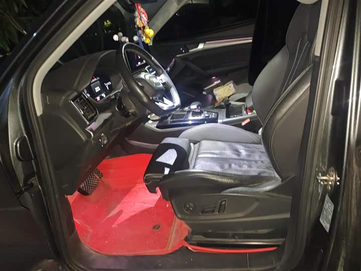 Фото 9 - Audi Q5L