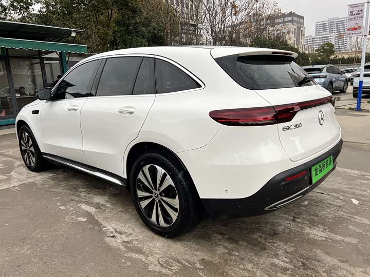 Фото 9 - Mercedes-Benz EQC