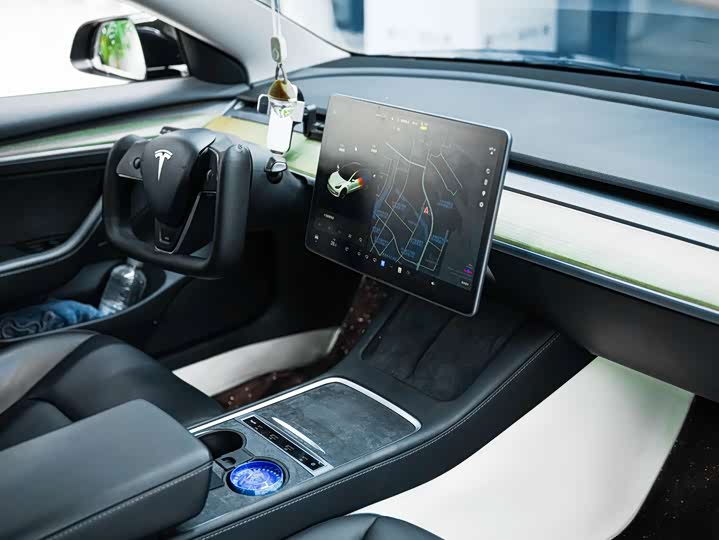 Фото 4 - Tesla Model 3