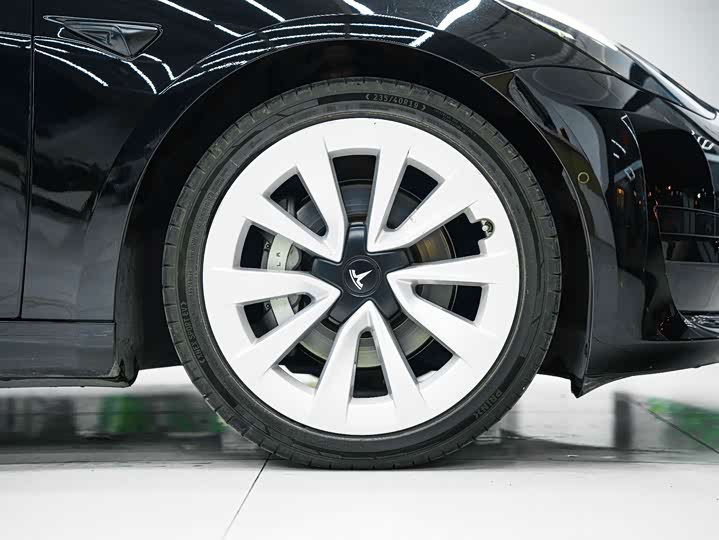 Фото 9 - Tesla Model 3