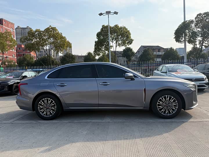 Фото 7 - Hongqi H5