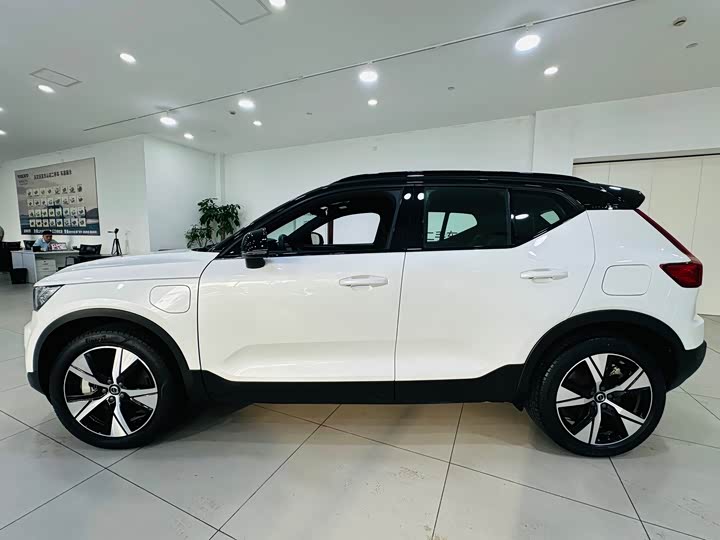 Фото 8 - Volvo XC40 EV