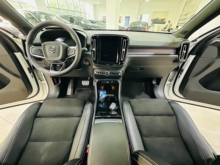 Фото 9 - Volvo XC40 EV