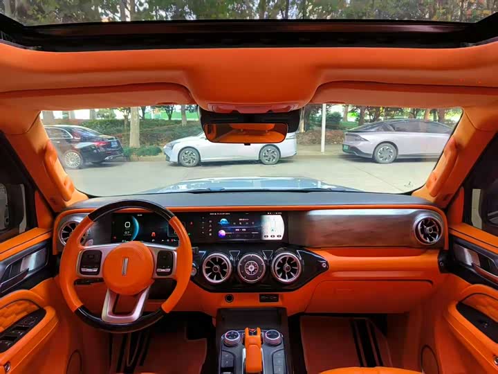 Фото 4 - Tank 300