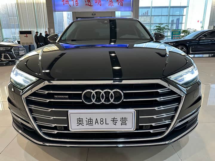 Фото 2 - Audi A8