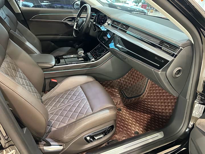 Фото 6 - Audi A8