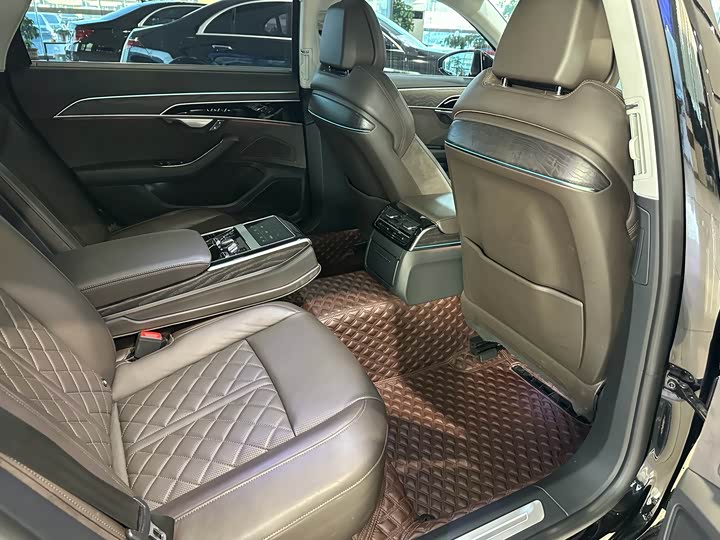 Фото 7 - Audi A8