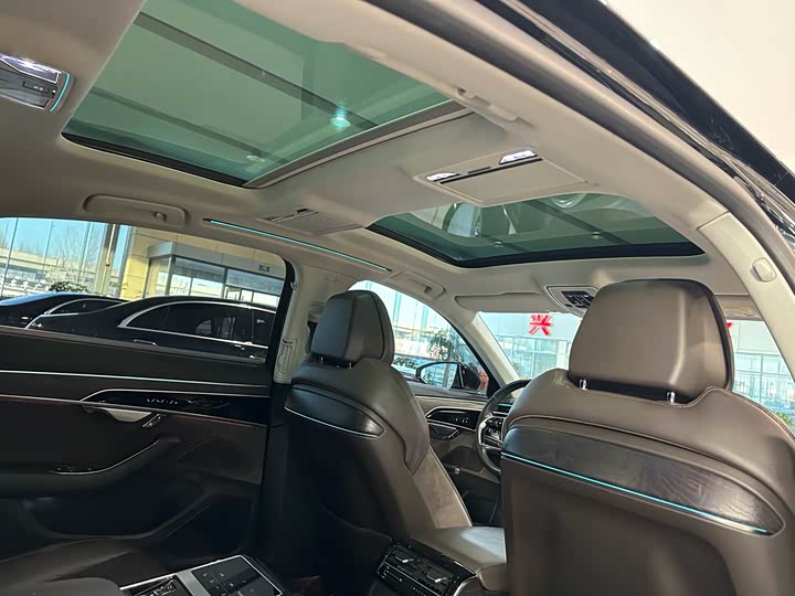 Фото 9 - Audi A8