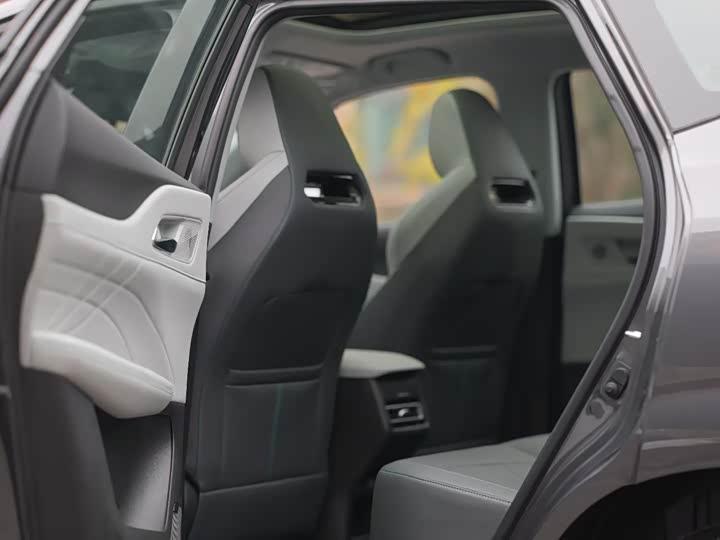 Фото 6 - Changan UNI-Z Hybrid