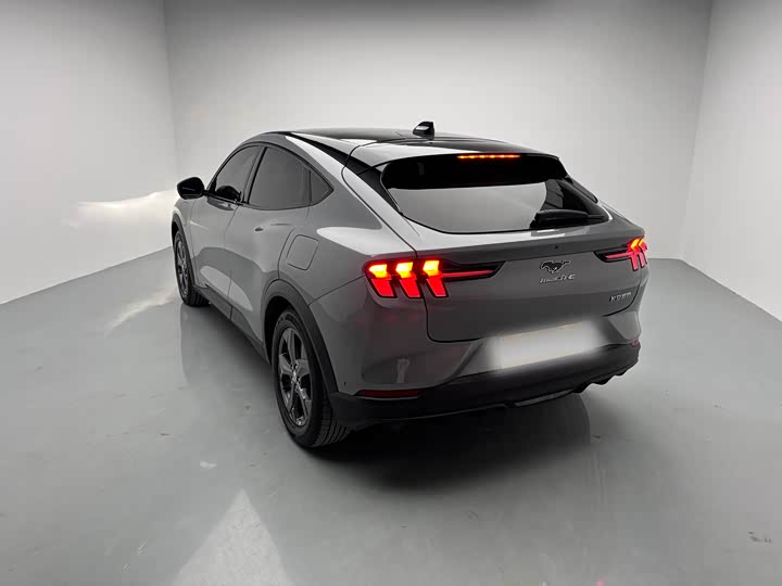 Фото 6 - Ford Mustang Mach-E