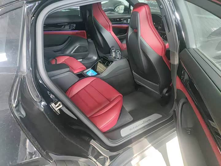 Фото 3 - Porsche Panamera