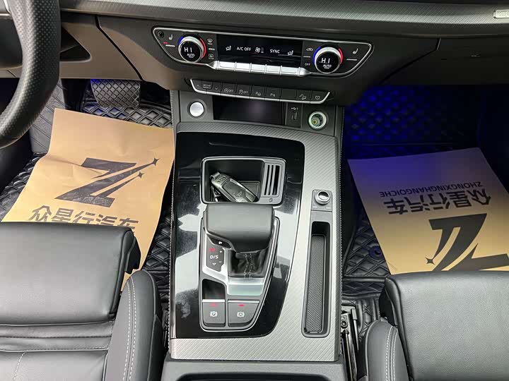 Фото 6 - Audi Q5L