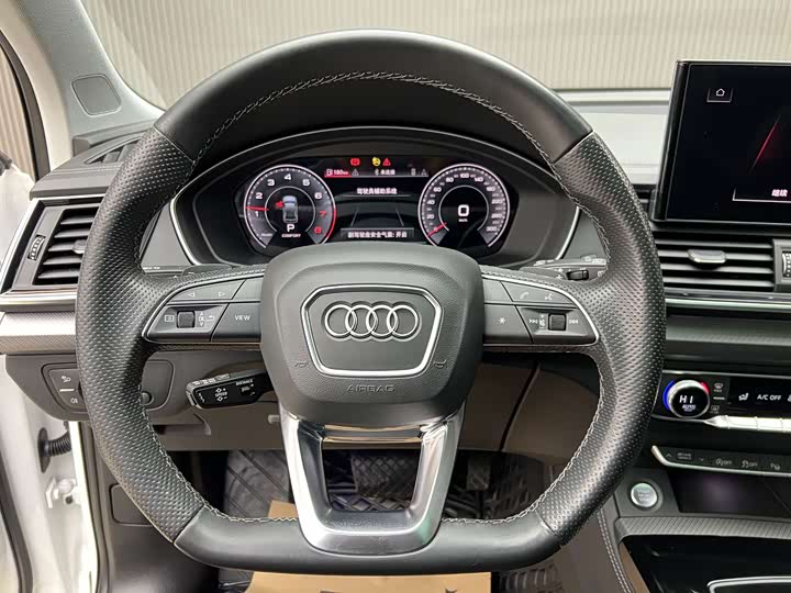 Фото 8 - Audi Q5L