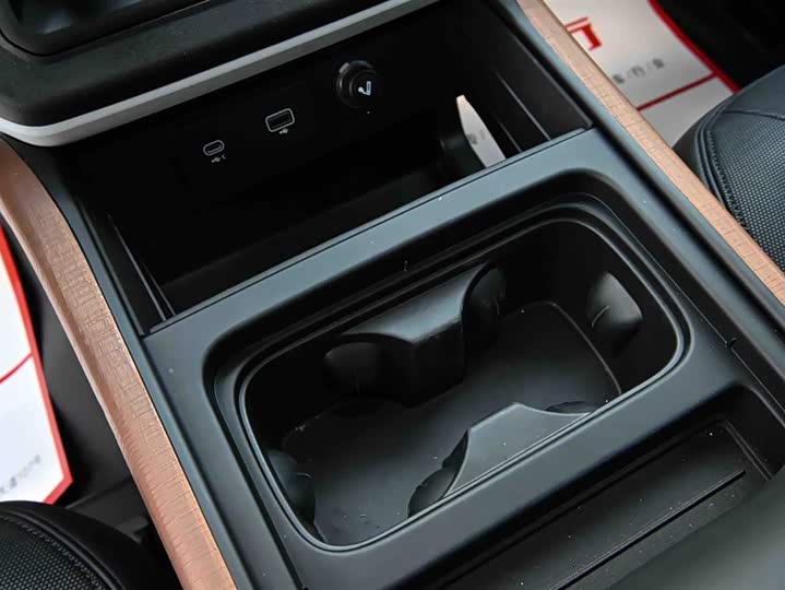 Фото 8 - Land Rover Defender