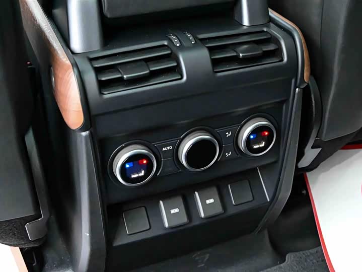 Фото 9 - Land Rover Defender