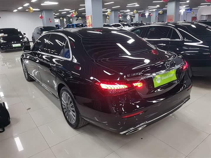 Фото 5 - Mercedes-Benz E-Class