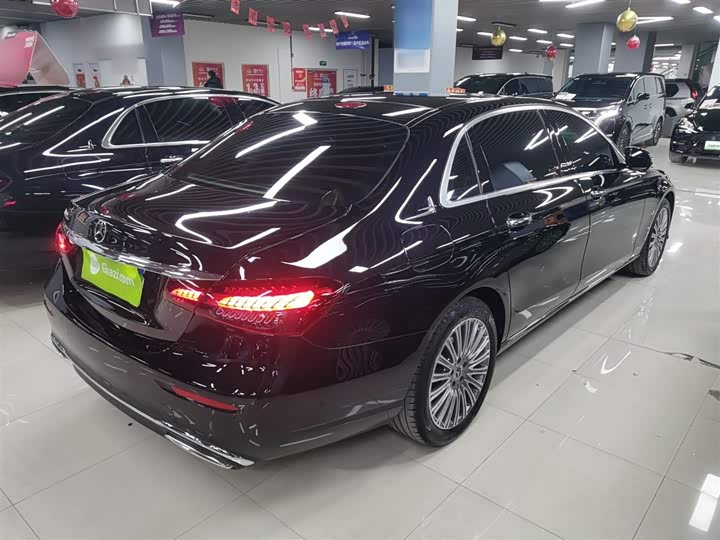 Фото 7 - Mercedes-Benz E-Class