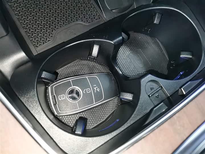 Фото 9 - Mercedes-Benz E-Class