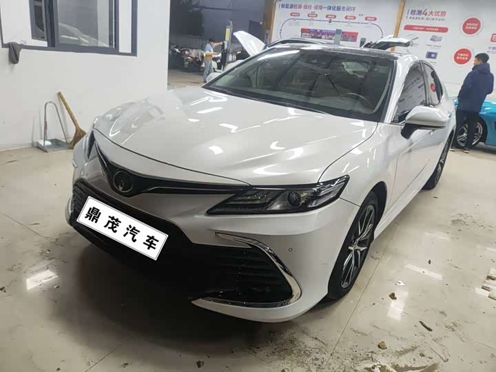 Фото 1 - Toyota Camry