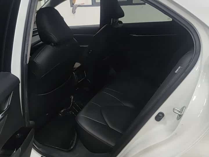 Фото 3 - Toyota Camry