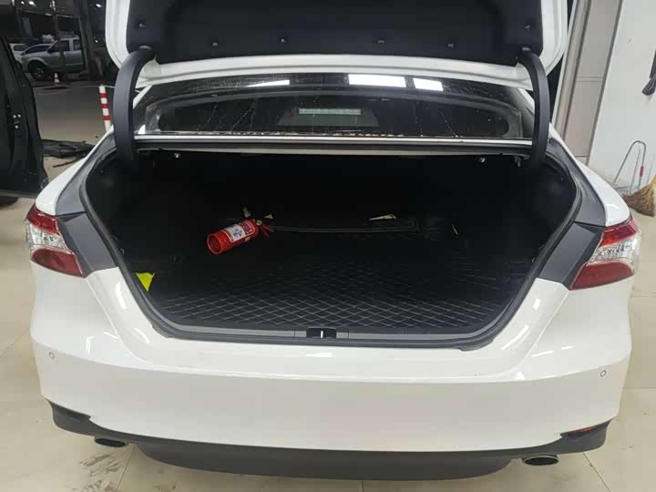 Фото 7 - Toyota Camry